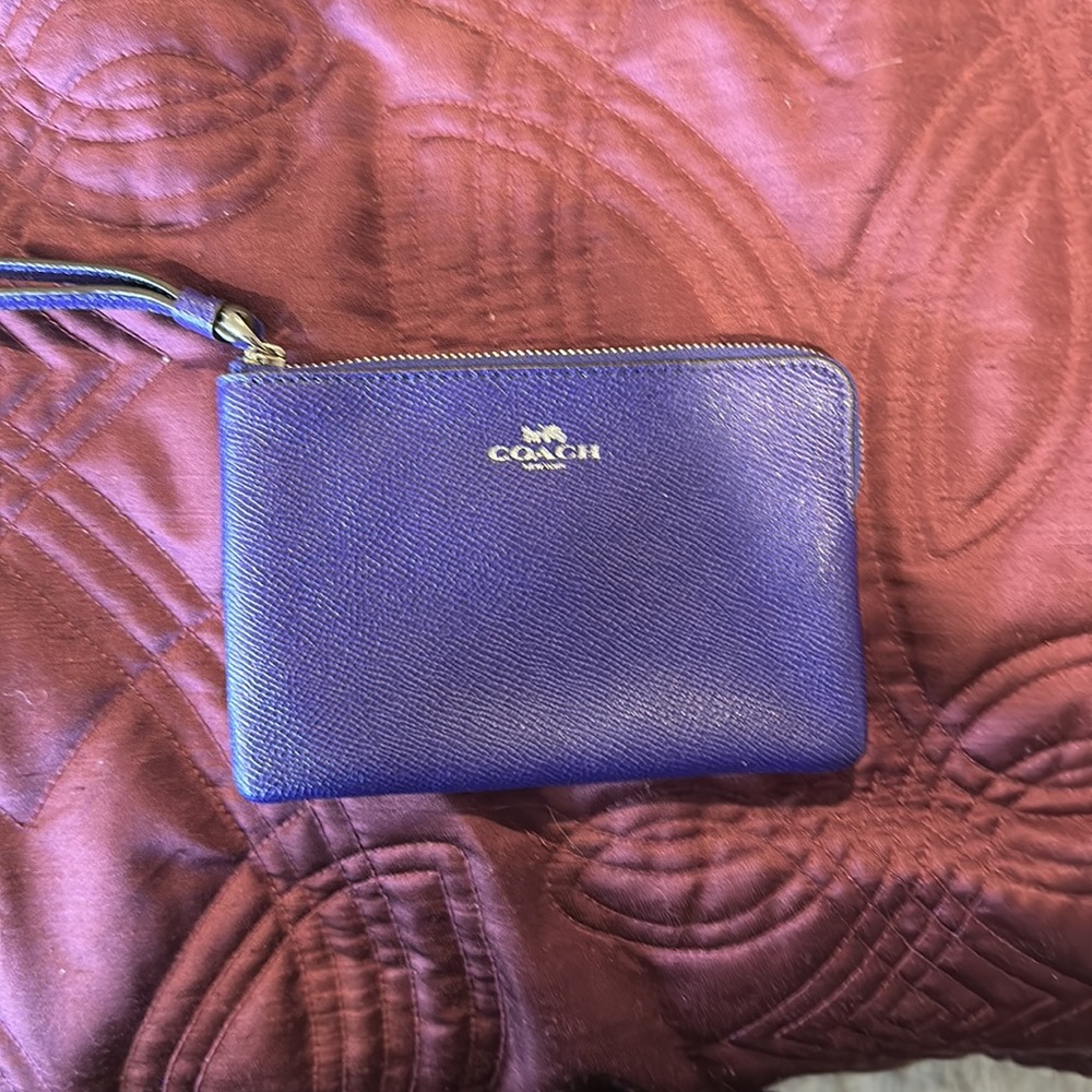 Coach - Picture 4 of 4